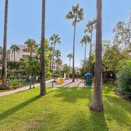 Spacious 3 Bedrooms At Brisas Apartment