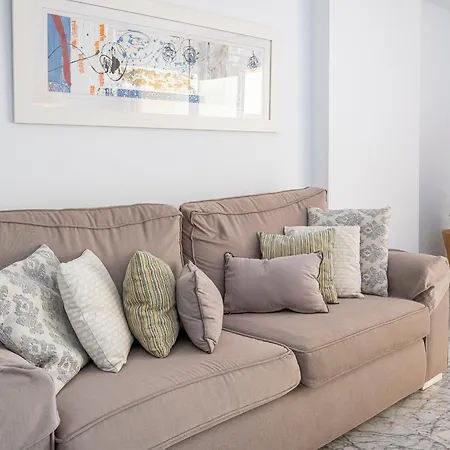 Spacious 3 Bedrooms At Brisas Apartment *