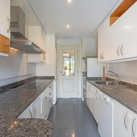 Spacious 3 Bedrooms At Brisas Apartment